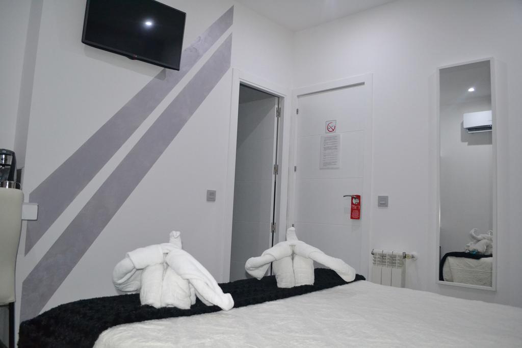 Hostal Meyra Мадрид Экстерьер фото