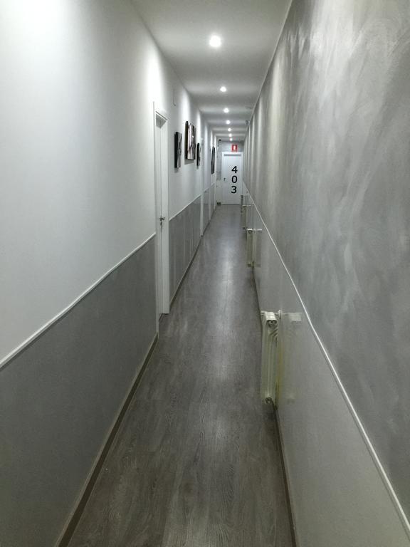 Hostal Meyra Мадрид Экстерьер фото
